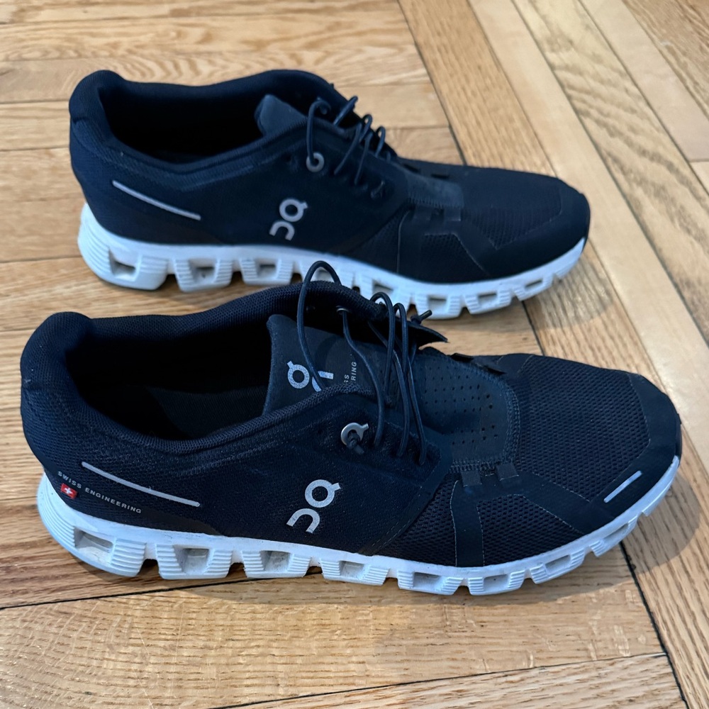 On Cloud 5 Running Black Sneakers